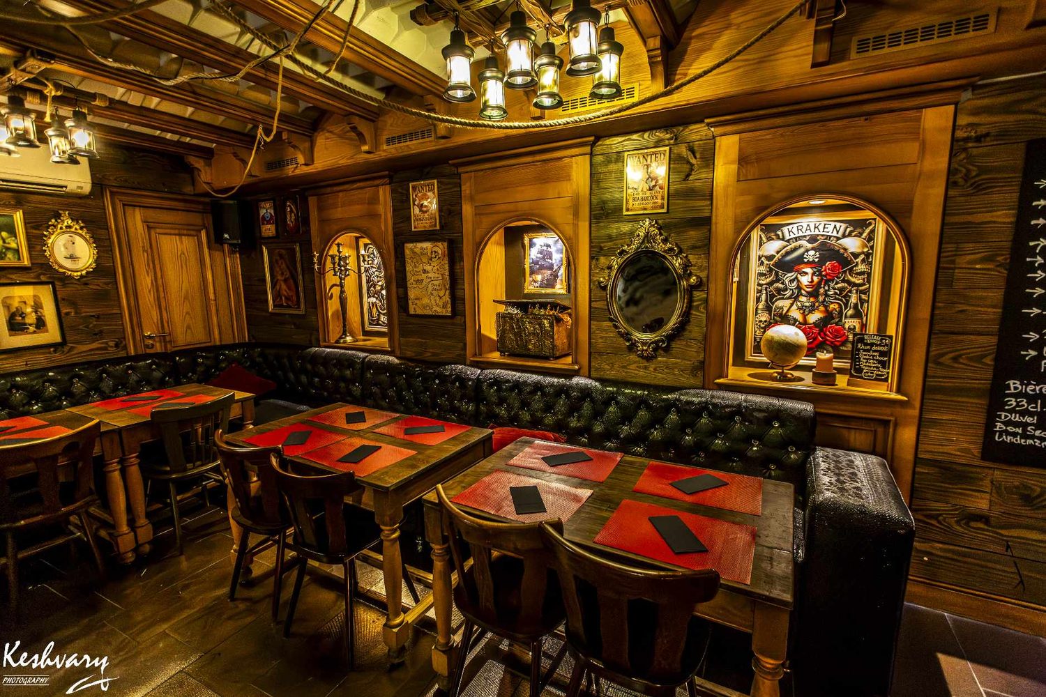 La salle au décor pirate du Kraken à Colmar